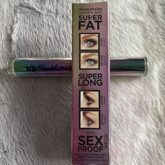 Urban Decay Troublemaker Mascara - Picture 2 of 4